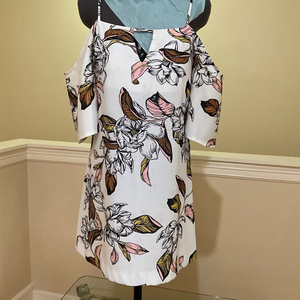 Size Small, sexy off the shoulder, mini summer  casual floral dress.